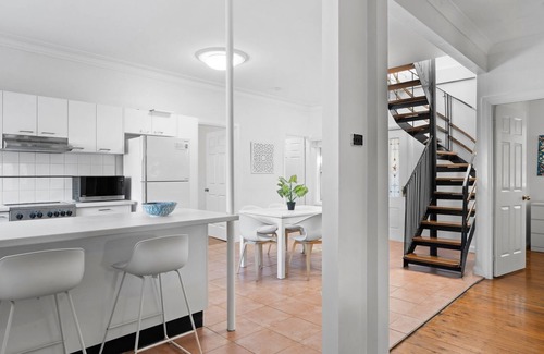 Budgewoi House | The Lazy Mimosa Retreat stylish 4BR Home Near Beach & Lake