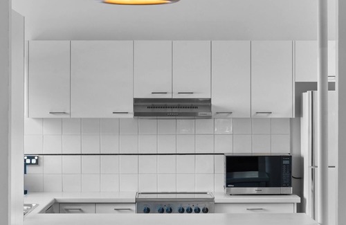 Budgewoi House | The Lazy Mimosa Retreat stylish 4BR Home Near Beach & Lake