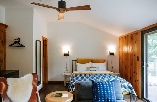 Mount Tremper Hotel | The Leeway - River Studio