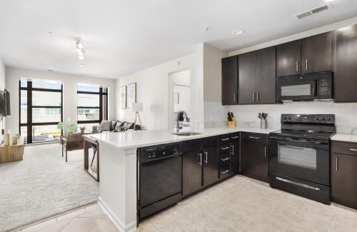 Arlington Apartment | The Leisure & The Work Mixed In One-Site