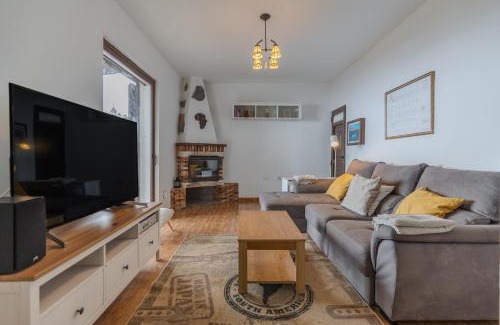 Chio Ski Chalet | The Lemon Factory