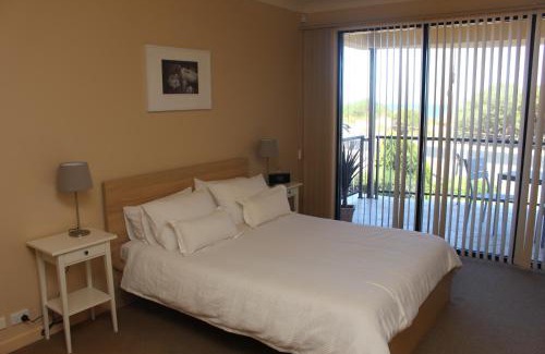Port Hughes House | The Lighthouse - Beachfront Accommodation