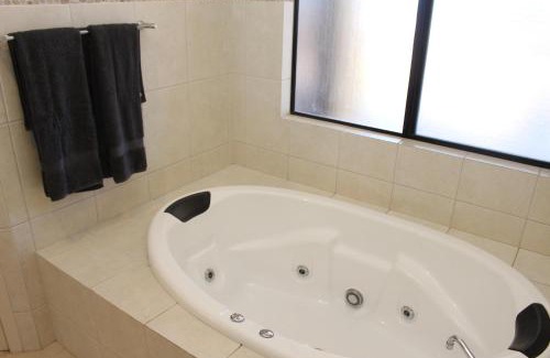 Port Hughes House | The Lighthouse - Beachfront Accommodation