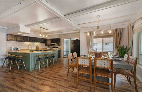 Bitely Cottage | The Lilley Pad w/HotTub & Private Beach