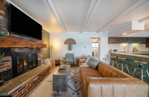 Bitely Cottage | The Lilley Pad w/HotTub & Private Beach