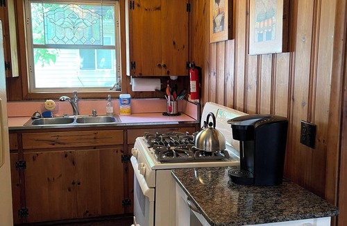 Lakeland Cottage | 🌟”The Lily Pad” Cottage🏡🚣‍♀️Strawberry Lakefront Fun on the Huron River Lake Chain!