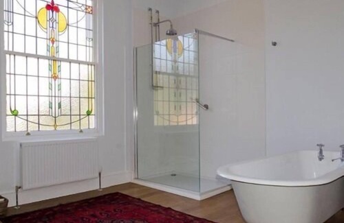 Newark Bed & Breakfast | The Lions