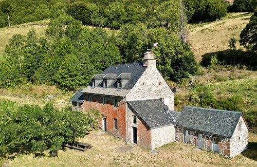 Saint-Jacques-des-Blats House | The Lioran: family house for 13 people near the ski slopes