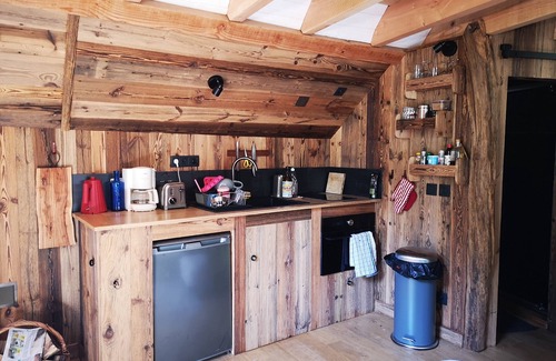 Melles Ski Chalet | 🏔 The Little Barn – A Cozy Hideaway in the Heart of the Pyrenees