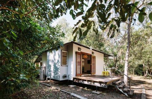 Nelly Bay House | The Little Bush Hut