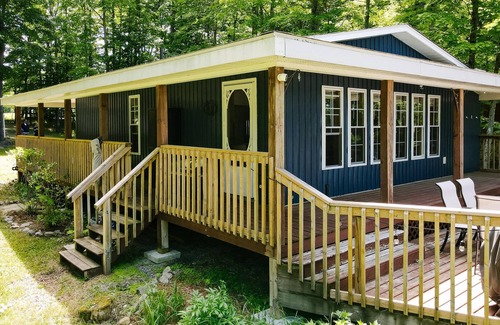 Haliburton Cottage | The Little Fox Cottage - On the water, 3 min to town