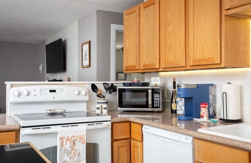 Amarillo House | The Little House - Eclectic, Quiet, Pet Friendly Home