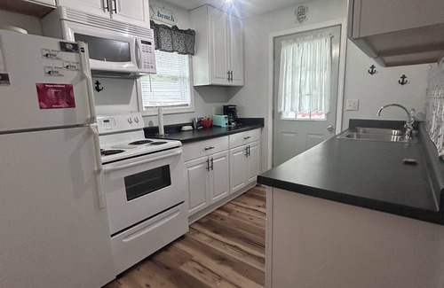 Huron Cottage | The Little House; near Nickel Plate Beach