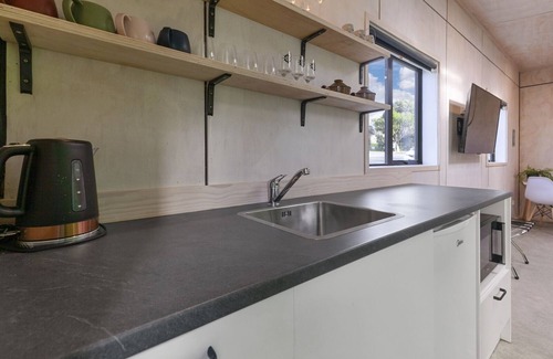 Leigh House | The Little Leigh Bach - Leigh Holiday Home