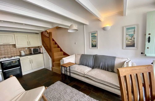 Pentewan Cottage | The Little Lighthouse - 2 mins from beach
