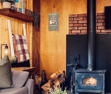 Rhododendron House | The Little Lolo Lodge