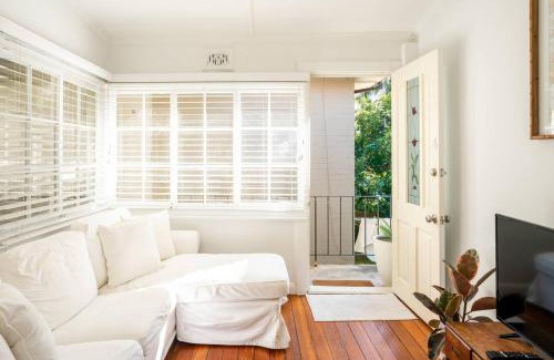 Manly Apartment | The Little Palm - Prime Locale between Beach and Wharf