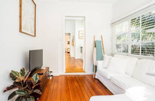Manly Apartment | The Little Palm - Prime Locale between Beach and Wharf