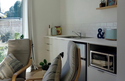 Trentham Apartment | The Little Studio. Cozy and stylish! Trentham weekend couple accommodation.