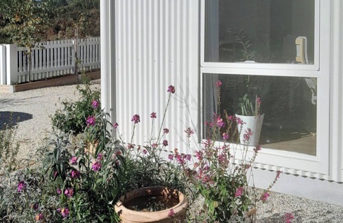 Trentham Apartment | The Little Studio. Cozy and stylish! Trentham weekend couple accommodation.
