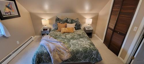 New Bedford House | The Little Swan Retreat