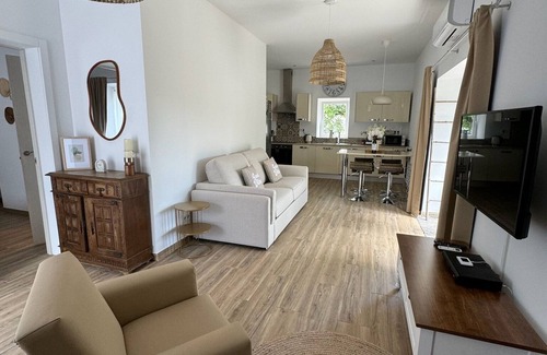 Loule House | The Little Wine House - Maison & Jardin Privés au Calme Proche Albufeira