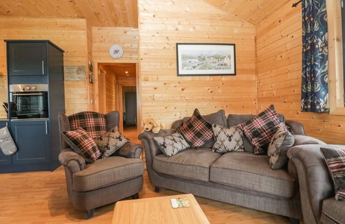 Middlezoy Cottage | THE LODGE AT CROSSROADS FARM, pet friendly in Middlezoy