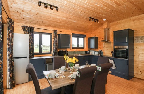 Middlezoy Cottage | THE LODGE AT CROSSROADS FARM, pet friendly in Middlezoy