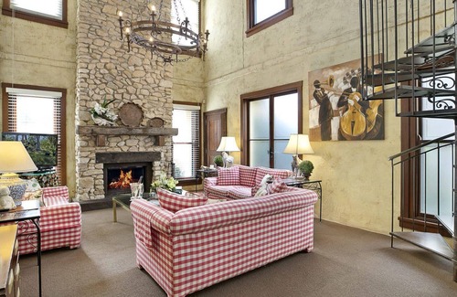 Robertson House | The Lodge at Linden Hall - access to swimming pool