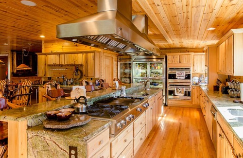 Evart Cabin | The Lodge at Meemo's Farm & Retreat