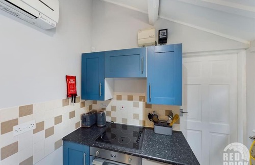 Alveley Apartment | The Lodge at Pickford House NEC and B'Ham Airport, Coventry