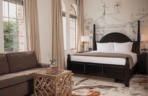 Kirkland Hotel | The Lodge at St Edward Park
