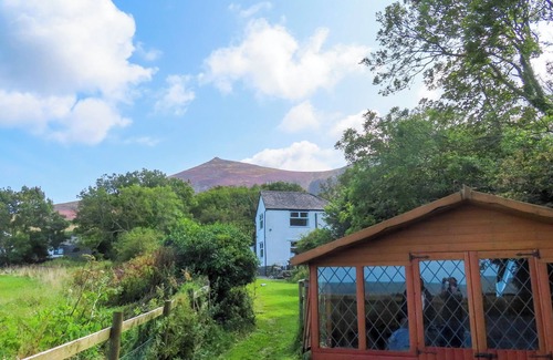 Gyrngoch Cottage | THE LODGE AT TAL ERYR, pet friendly, with a garden in Clynnog Fawr
