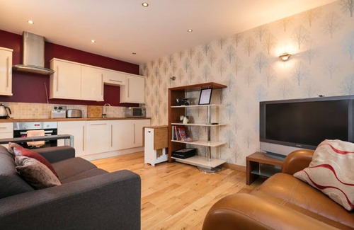 Prestwich House | THE LODGE BY THE PARK - Set in the grounds of an old 18th century vicarage.