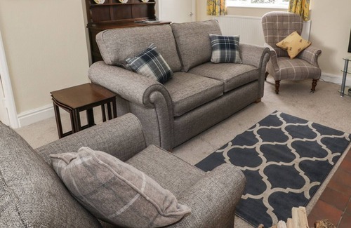 Overton-on-dee Cottage | THE LODGE, family friendly, with open fire in Overton-On-Dee