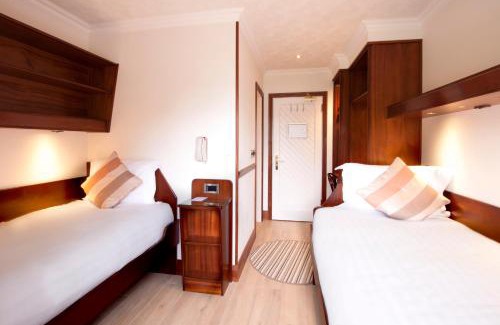 Lecemy Bed & Breakfast | The Lodge @ Harvey's Point