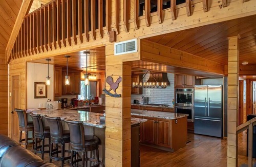 Clay Springs House | The Lodge-Large Cabin, 17 Acres | Playground | Forest Access