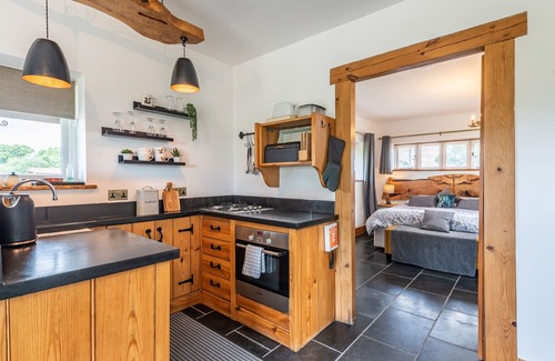 Chorlton-by-Backford Cottage | THE LODGE, luxury holiday cottage, with a garden in Chester