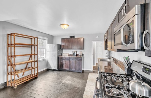 Middlebury House | The Loft 3BR Apartment with Scenic Deck