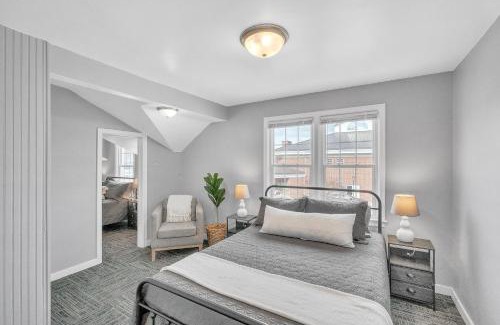 Middlebury House | The Loft 3BR Apartment with Scenic Deck