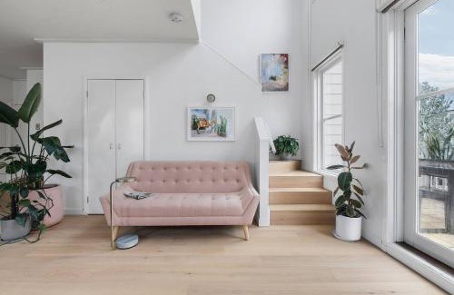 Kensington Apartment | 'The Loft' A Chic City-fringe Balcony Hideaway