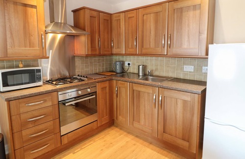 Littleborough Cottage | THE LOFT AT THE LAKE, romantic, with a garden in Littleborough
