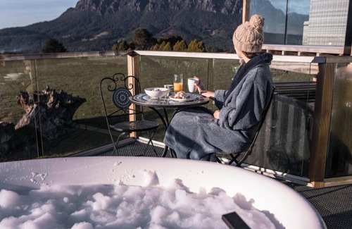 West Kentish House | The Loft - Eagles Nest Retreat