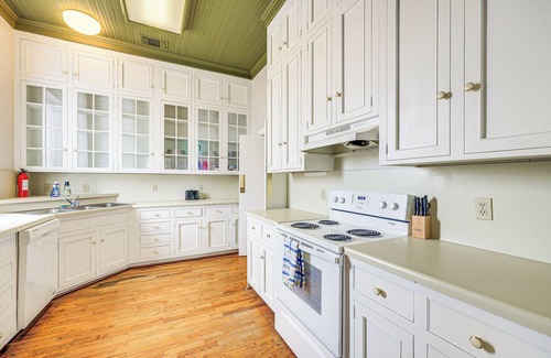Hondo Apartment | 'The Loft' - Historic Dtwn Hondo Apt w/Balcony