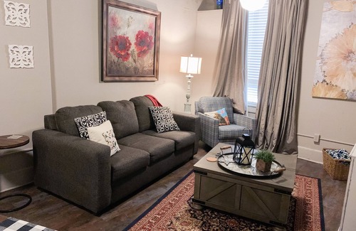 Magnolia House | The Loft on the Square Guest Suites