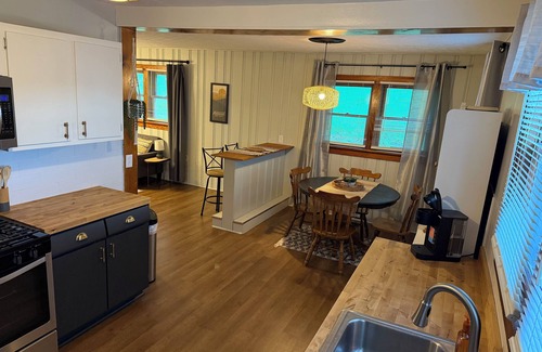 Bradley House | The Lofty Maple- Charming 3 bedroom home with kid friendly space in the loft.