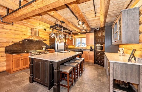 Dickerson House | The Log House at Sugarloaf Mountain MD