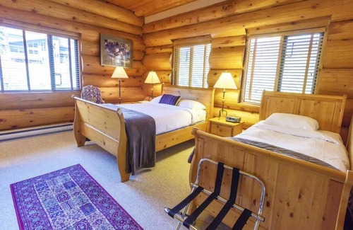 Pemberton Hotel | The Log House Inn