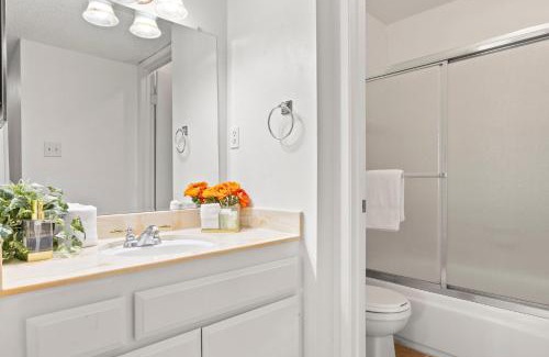 Camelback East Apartment | The Lone Traveller with Heated Community Pool & Spa