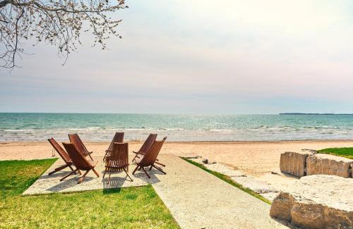 Wainfleet Apartment | The Long Beach Resort - Beachfront Cottages & Townhouse Suites